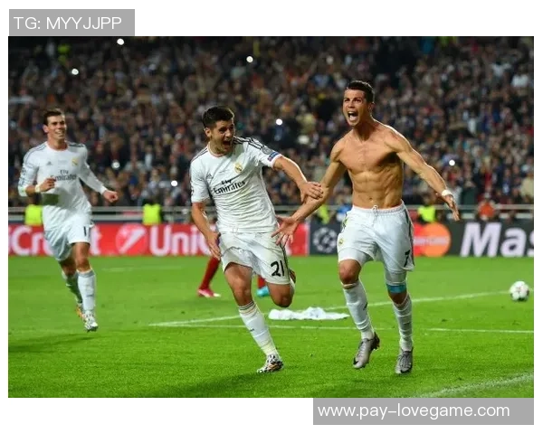 龙笑天下足球引领潮流激情四溢让我们共同见证足球的魅力与荣耀